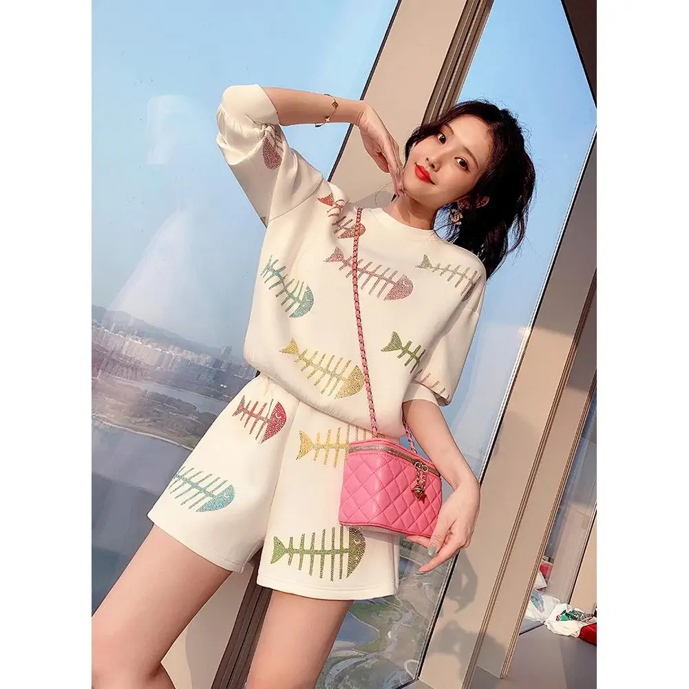 

2pcs/set Women Top+shorts Loose Temperament Fishbone Printing Short Sleeve T-shirt High-waist Shorts Solid Color Casual Suit