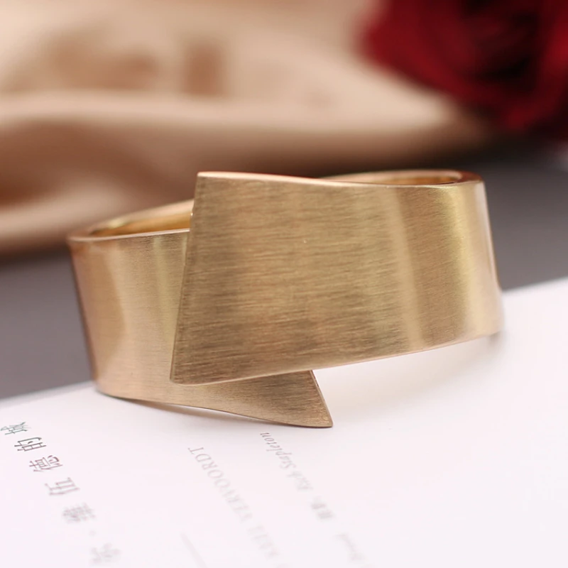 

Europe And American Big Metal Bangle Bracelet Fashion Design Hot Sale Jewelry Can Be Open Bracelet For Women Bangle 2022