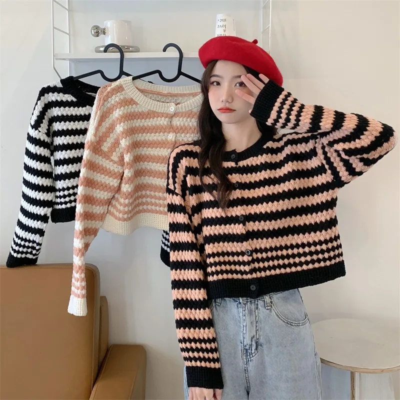 

2022 Autumn Striped Round Neck Long-sleeved Knitted Cardigan Female French Fashion Short Sweater Coat Women Casual