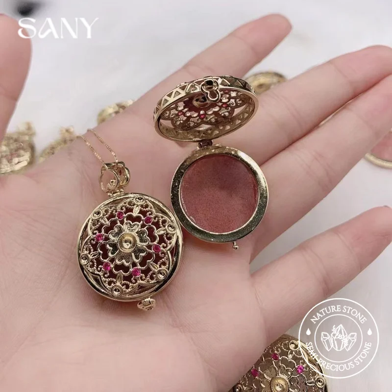 

Natural Strawberry Crystal Flip Cap Vintage Pendant Brass 18ct Yellow Gold Plated Necklace Women's Fashion Jewellery