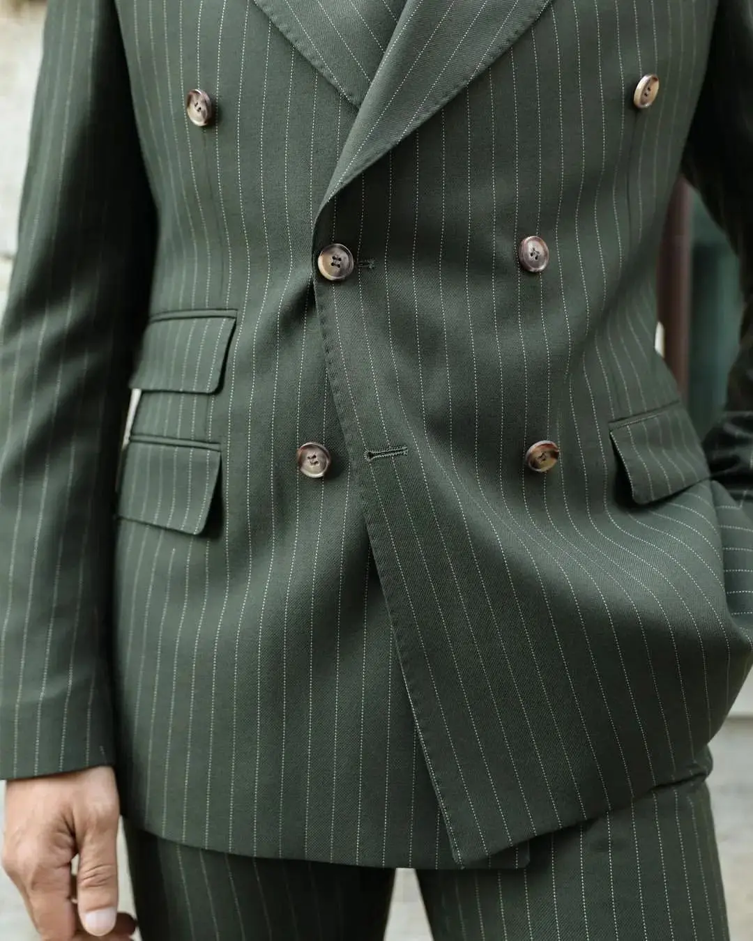 Рисунок 4 - Свадебные костюмы в полоску для мужчин