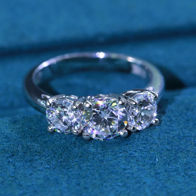 Женское кольцо из серебра 925 пробы с 3 камнями 1 карат |