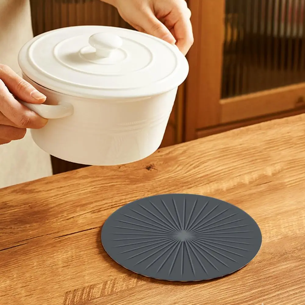 

Insulation Pad Heat-resistant Easy to Clean Food-grade Silicone Round Restaurant Home Hotel Dining Table Placemat for Gifts