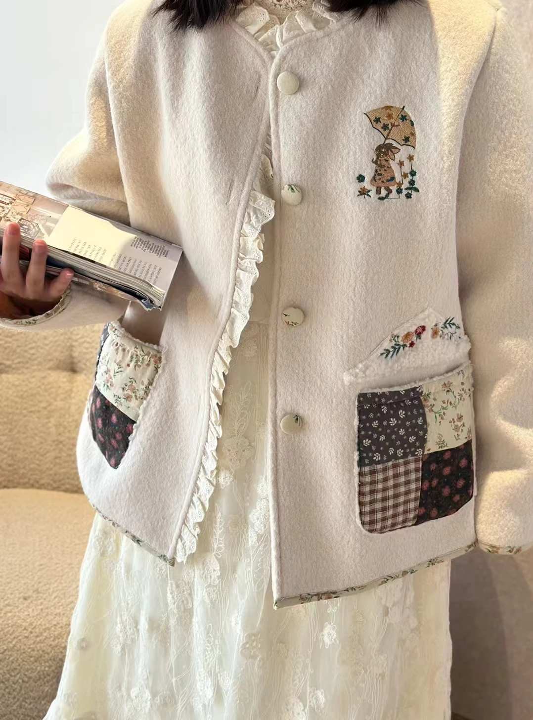 Винтажное милое короткое пальто из смесовой шерсти с рюшами и кружевной вышивкой