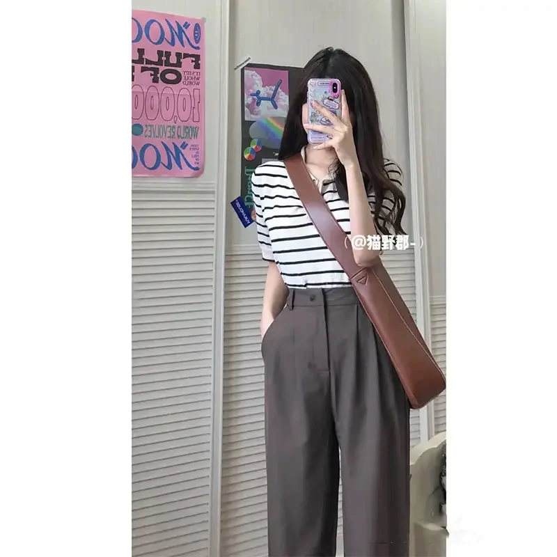 Женский трикотажный костюм-поло с коротким рукавом и широкими штанинами