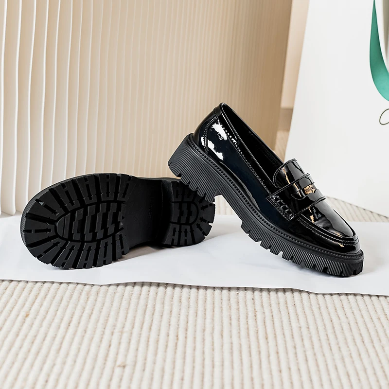 2023 New Women's Loafers British Style Thick Bottom Round Head Retro Small Gold Coin Decoration Black Small Leather Shoes