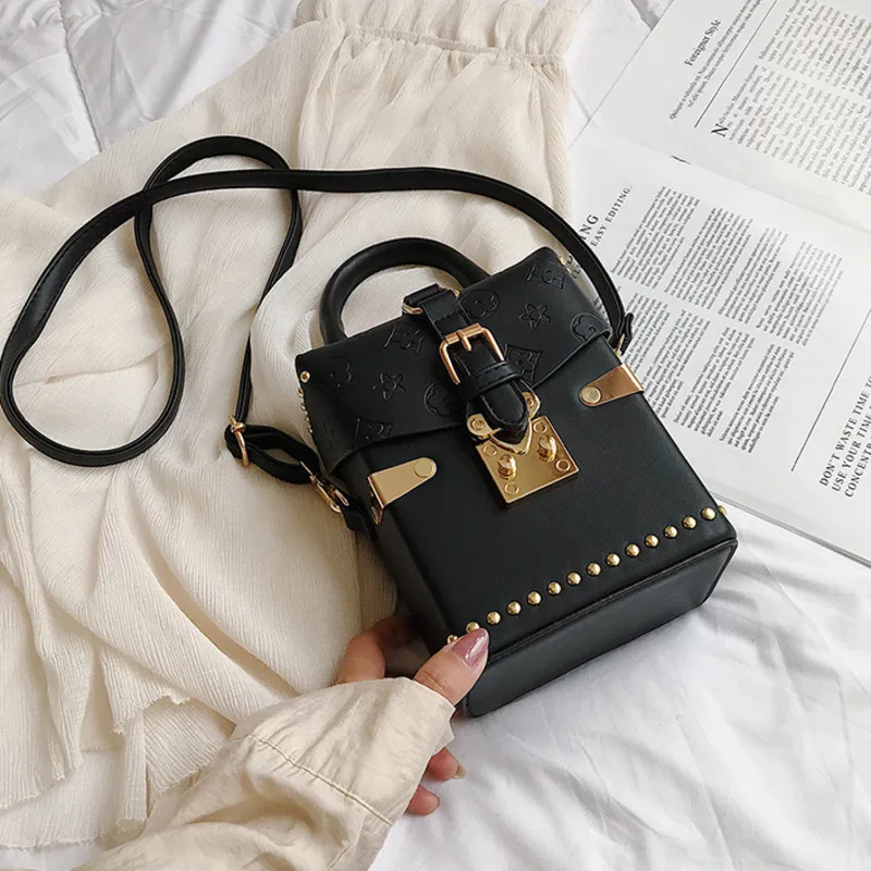 

Female Rivet Crossbody Bags For Women 2022 Leather Luxury Handbag Designer Sling Sac A Main Ladies Hand Shoulder Messenger Bag