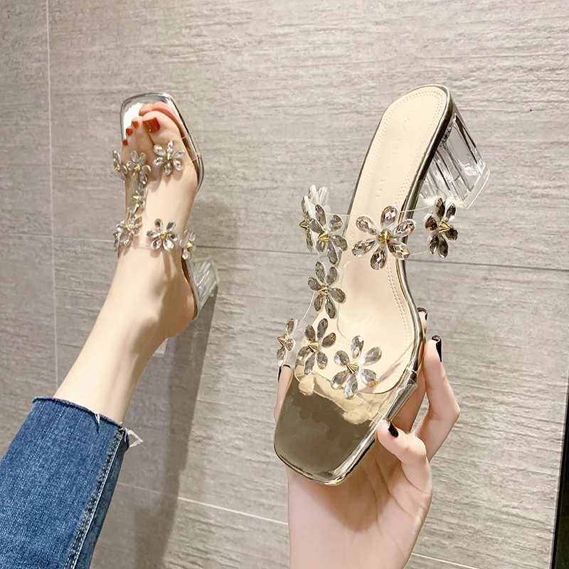 

Шлепанцы женские прозрачные на высоком квадратном каблуке, повседневные сандалии с цветами и кристаллами, летняя обувь для отдыха