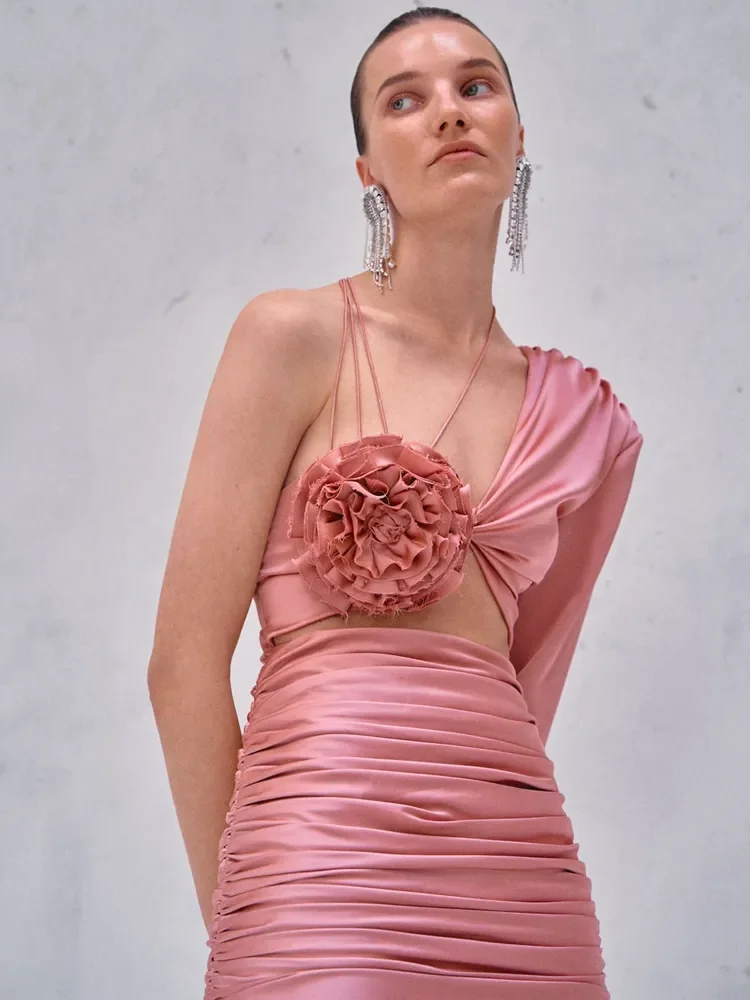 

Женское мини-платье на одно плечо, с длинным рукавом