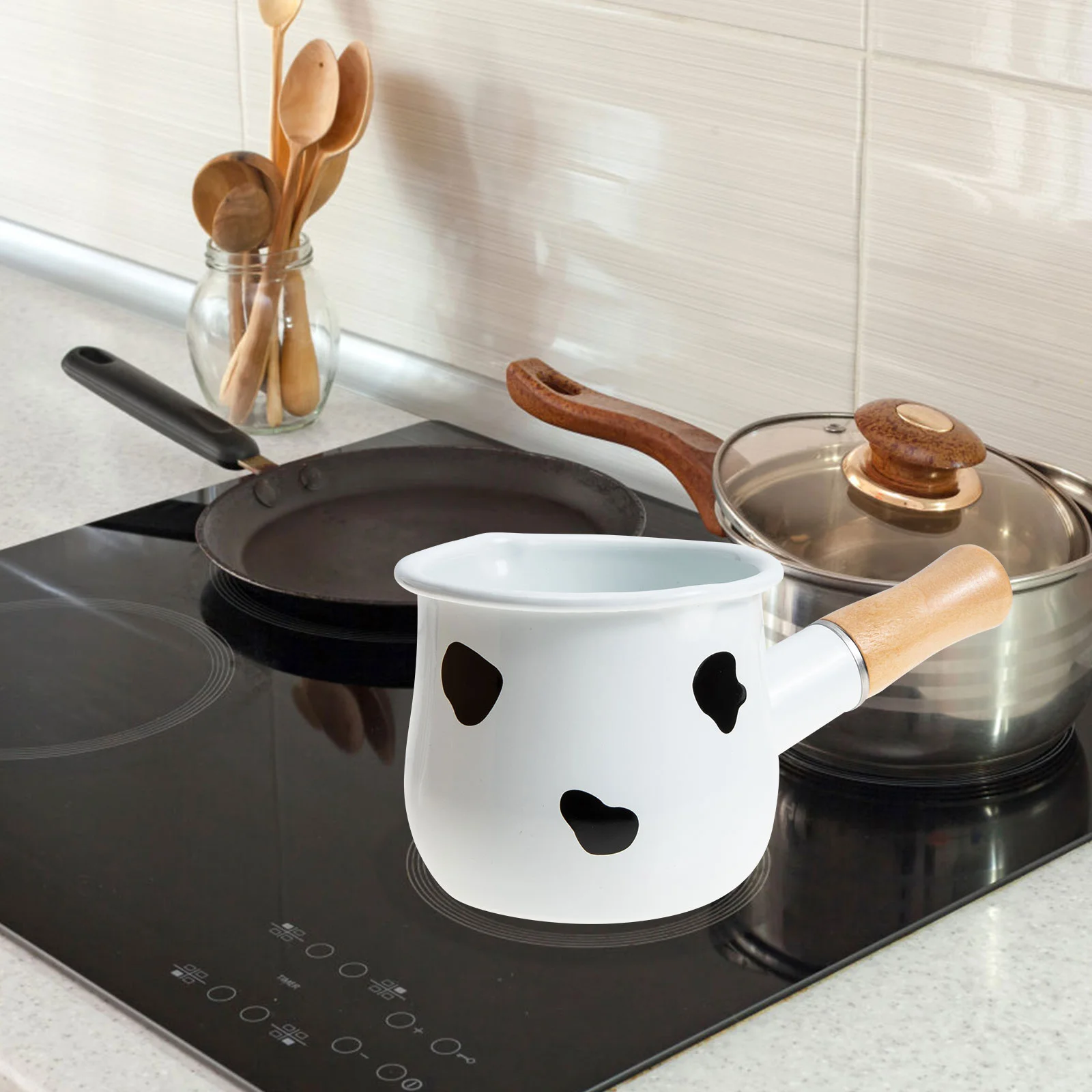 Маленькая кастрюля с подогревом эмалированная для приготовления масла ручкой |