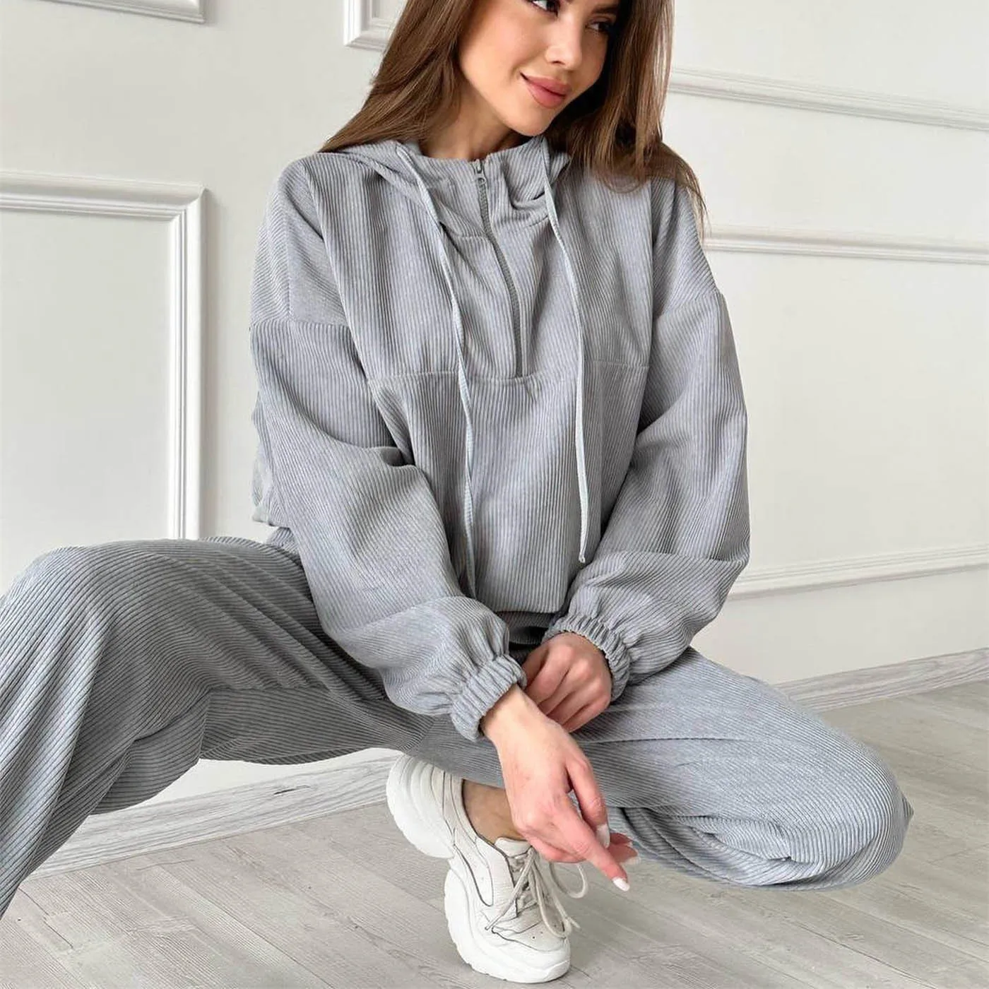 Женский спортивный новый вельветовый комплект для отдыха в европейском стиле на