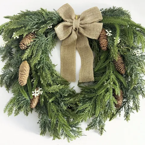 Искусственный рождественский венок из пластика