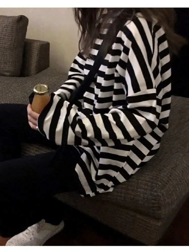 2020 черно-белые полосатые повседневные футболки с длинным рукавом женские топы