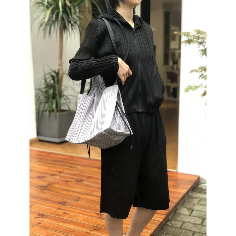 Рисунок 6 - Женская плиссированная дорожная сумка Miyake