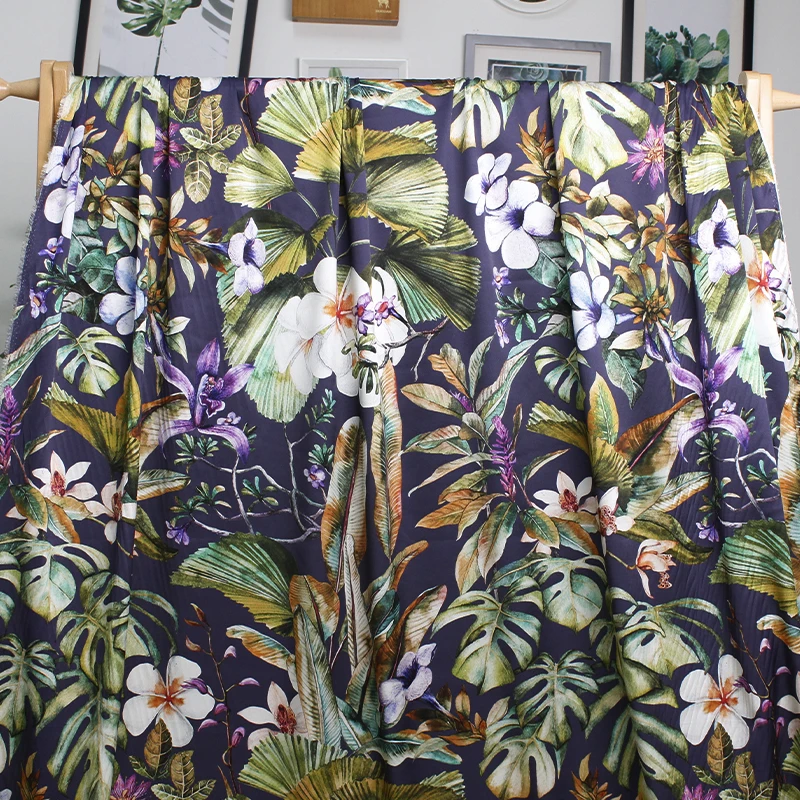 

Шелк тутового шелкопряда саржевая эластичная атласная ткань модная темно-синяя цветочная ткань с принтом листьев мягкая женская одежда тк...