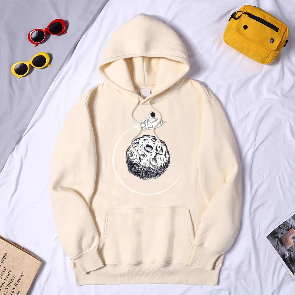 

Male Pullover Astronaut Flying Around Moon Cartoon Comic Clothes Pullovers For Man Hip Hop Street Hoodies Pullover Hoodies Mens