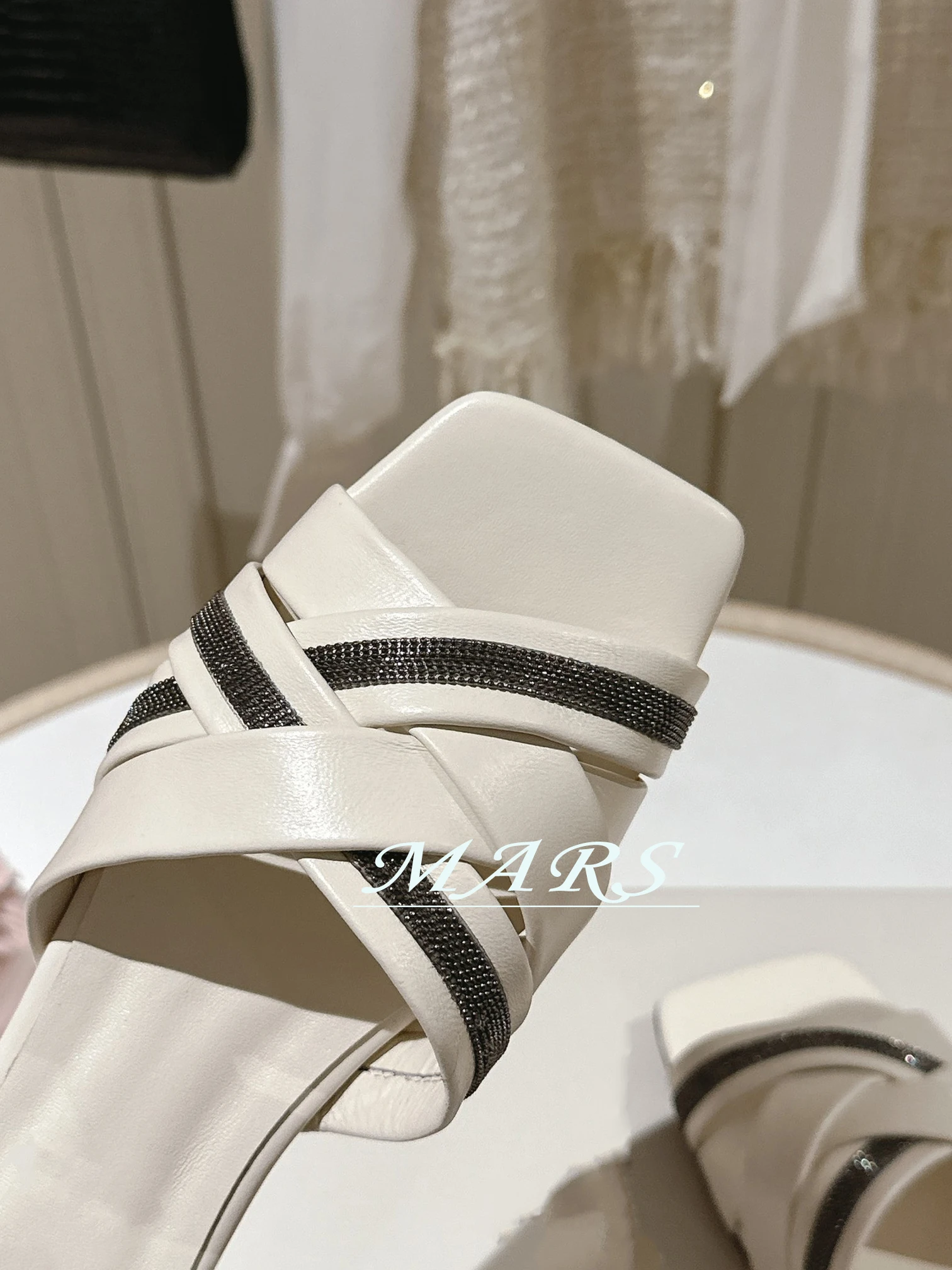 Женские кожаные шлепанцы ручной работы пляжные на плоской подошве с квадратным