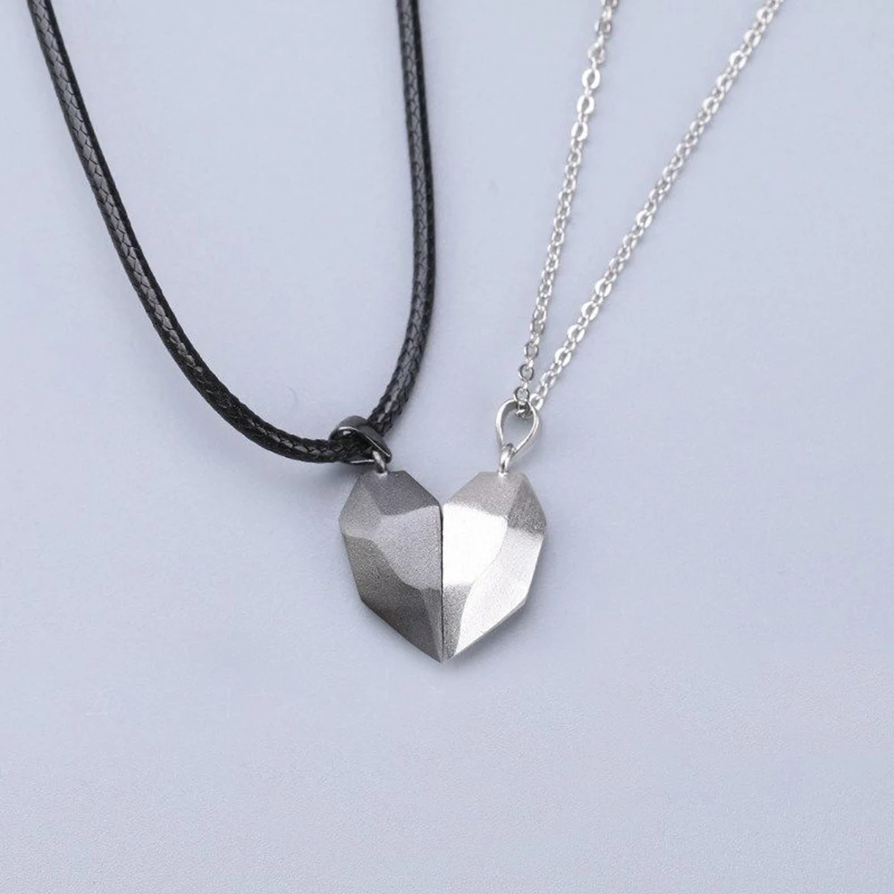 

2Pcs Magnetic Couple Necklace Lovers Heart Pendant Distance Faceted Charm Necklace Women Valentine's Day Gift 2022