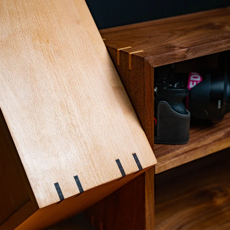 ł na blat z litego drewna zaślepką skrzynką figurką lalki POP MART stojak do przechowywania lalek drewno orzechowe w kolorze czarnym