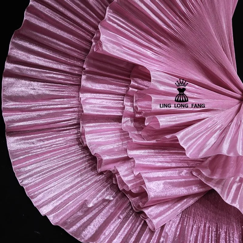 Мерцающая ткань с металлической каймой и волнами оборками для дизайнеров