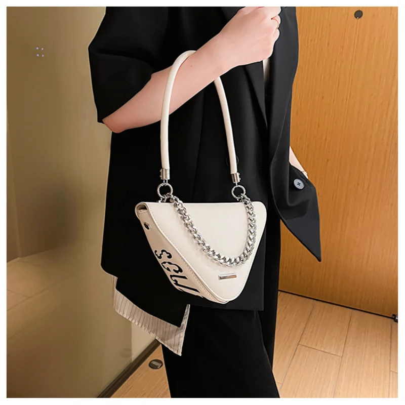 Chain Versatile Women's Bag 2023 New Fashion Winter Simple One-Shoulder Fashion Net Red Casual Straddle Bucket Vintage Bag