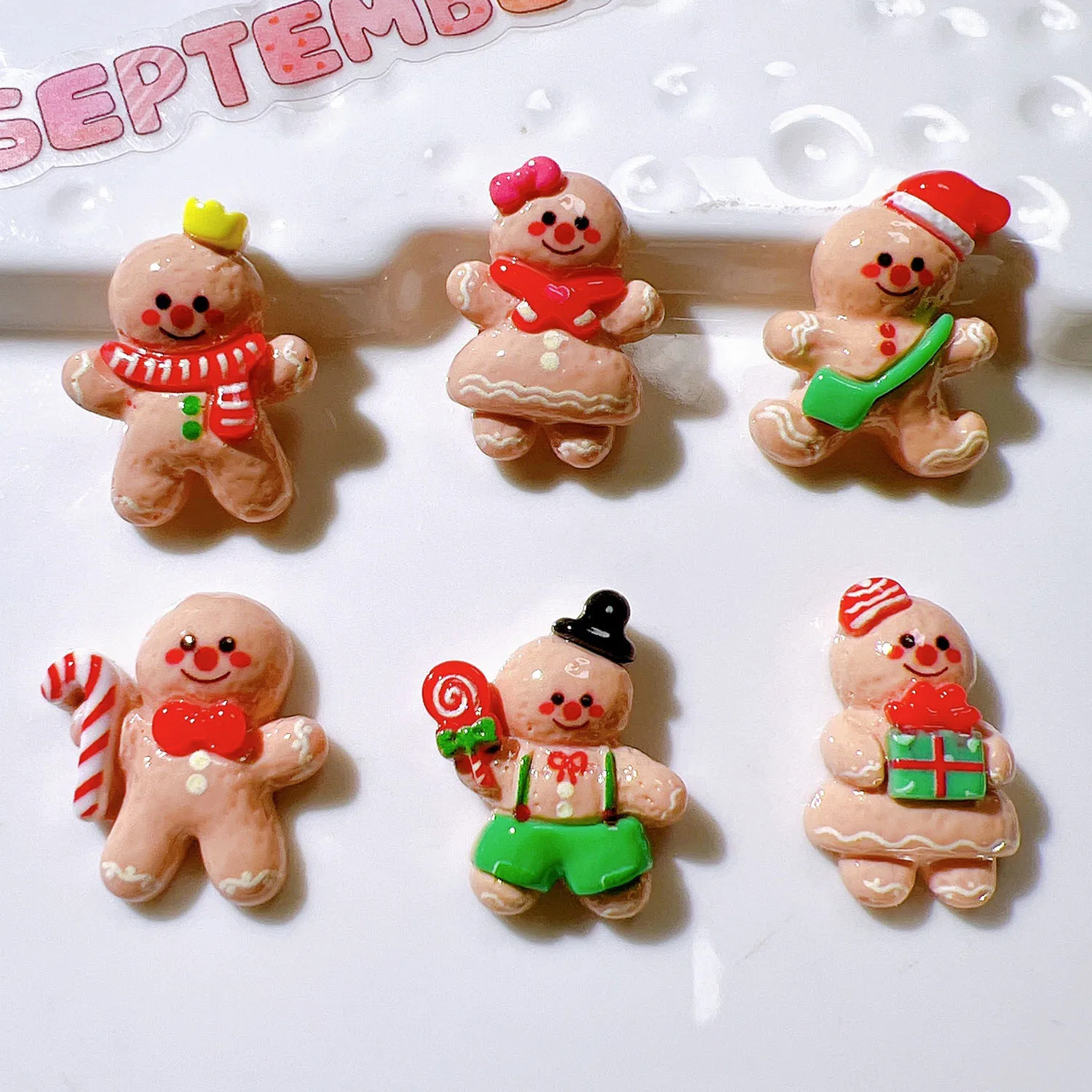 

Смоляные фигурки рождественские персонажи набор из 100 штук