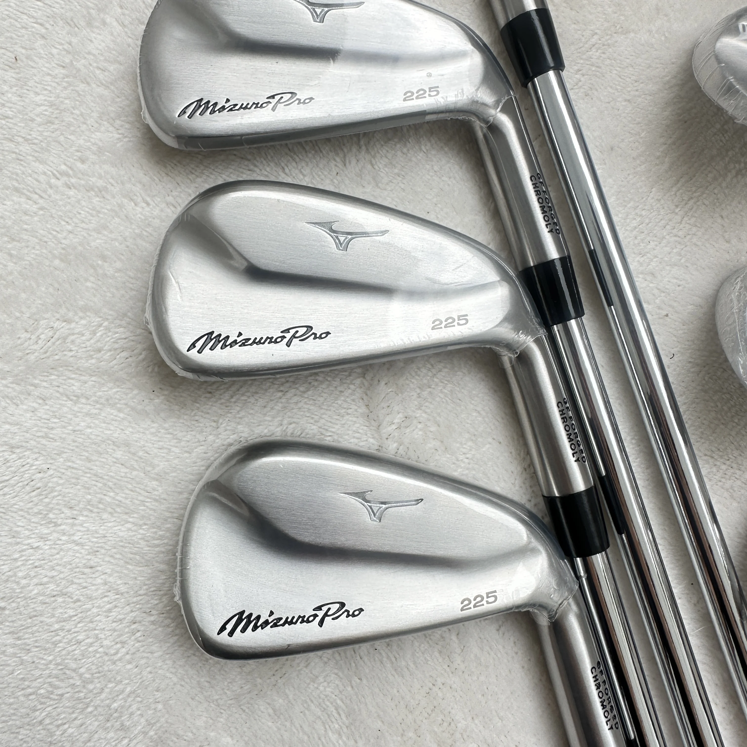 

8PCS Golf Clubs Pro 225 Irons Pro225 Golf Iron Set 4-9PS R/S Flex Steel/Graphite Shaft With Head Cover