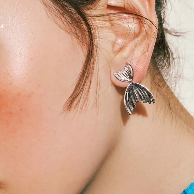 

Женские серьги-гвоздики в стиле панк