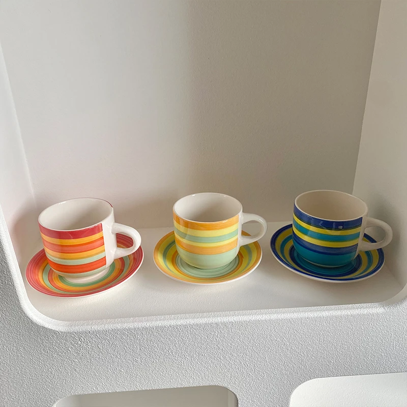Набор разноцветных тарелок для молока в полоску 350 мл