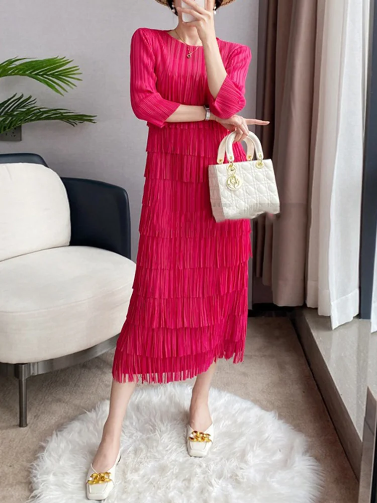 Женское плиссированное платье с кисточками