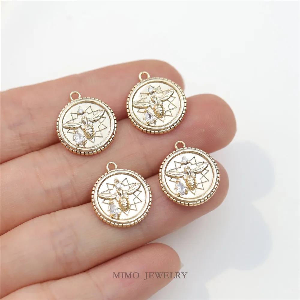 

Color Preserving Copper Plated Real Gold Micro Set Zircon Classic Bee Element Round Label Pendant DIY Accessories