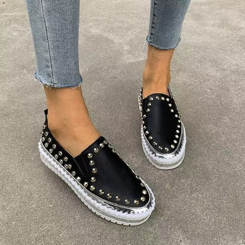 

New Women Flats Shoes Casual Studded Flats Luxury Brand Rivet Loafers Shoes Sneakers Slip Spikes Plataforma Mujer Plus Size 43