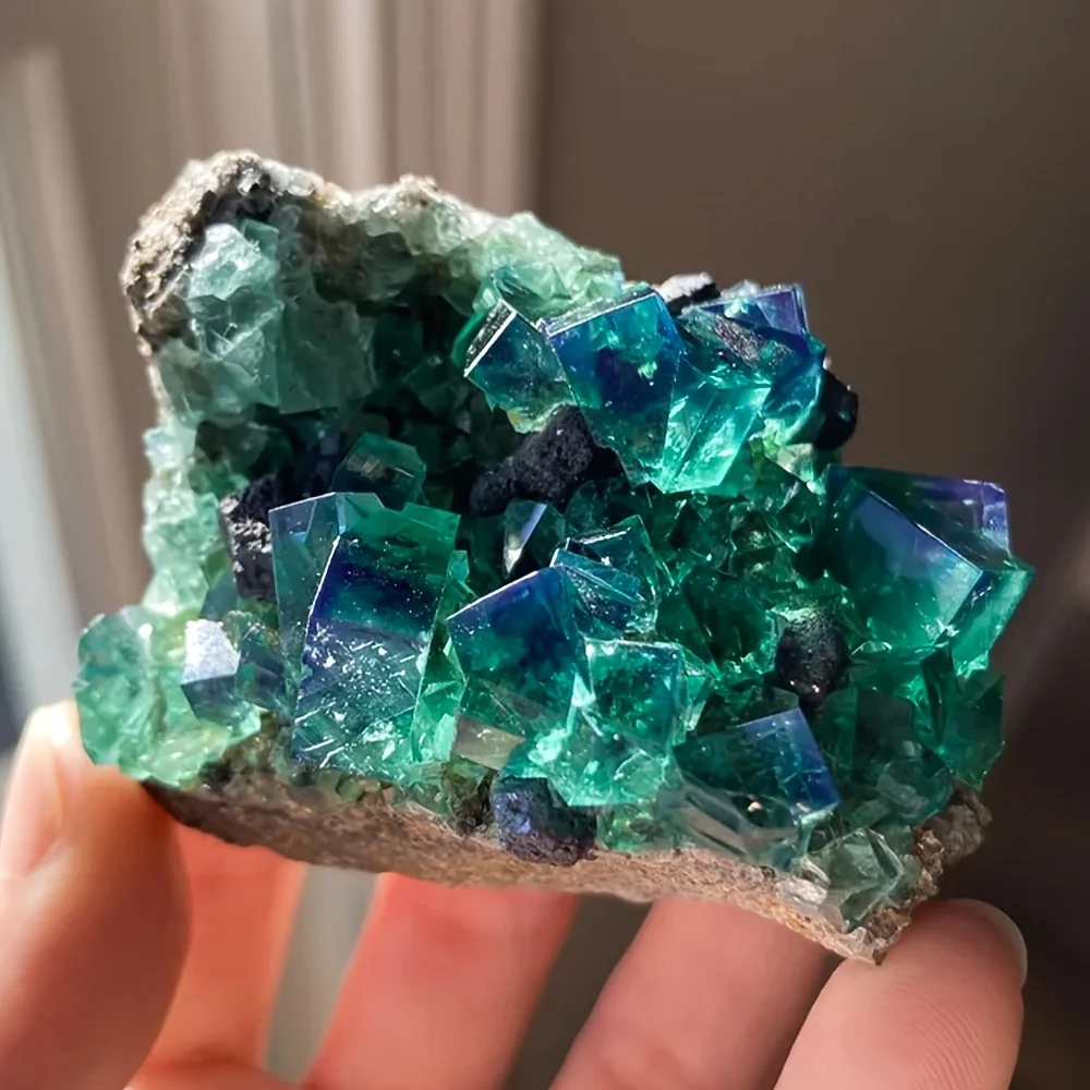 

Зеленые флюоритовые кубики кластера