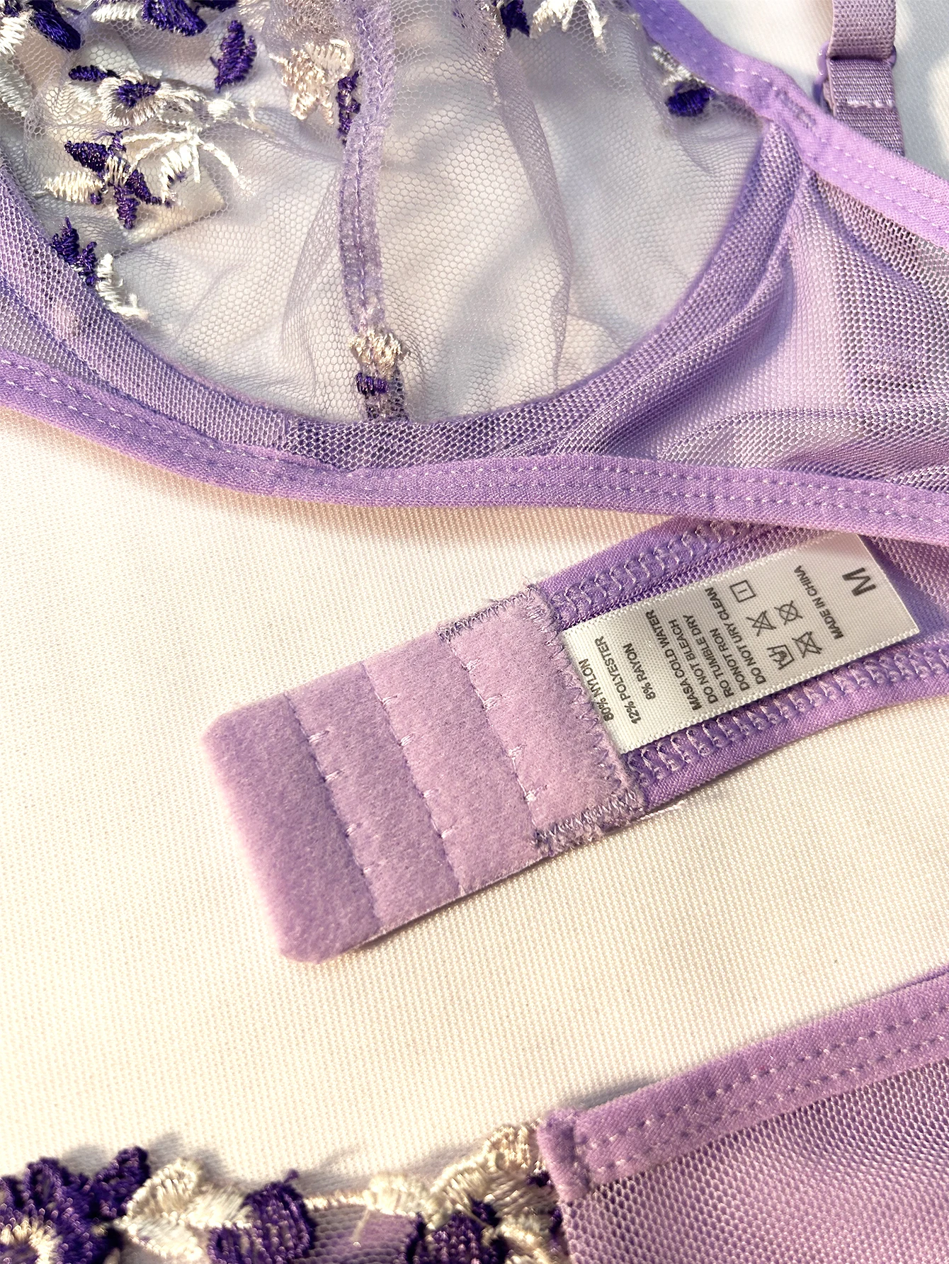 Комплект женского кружевного нижнего белья