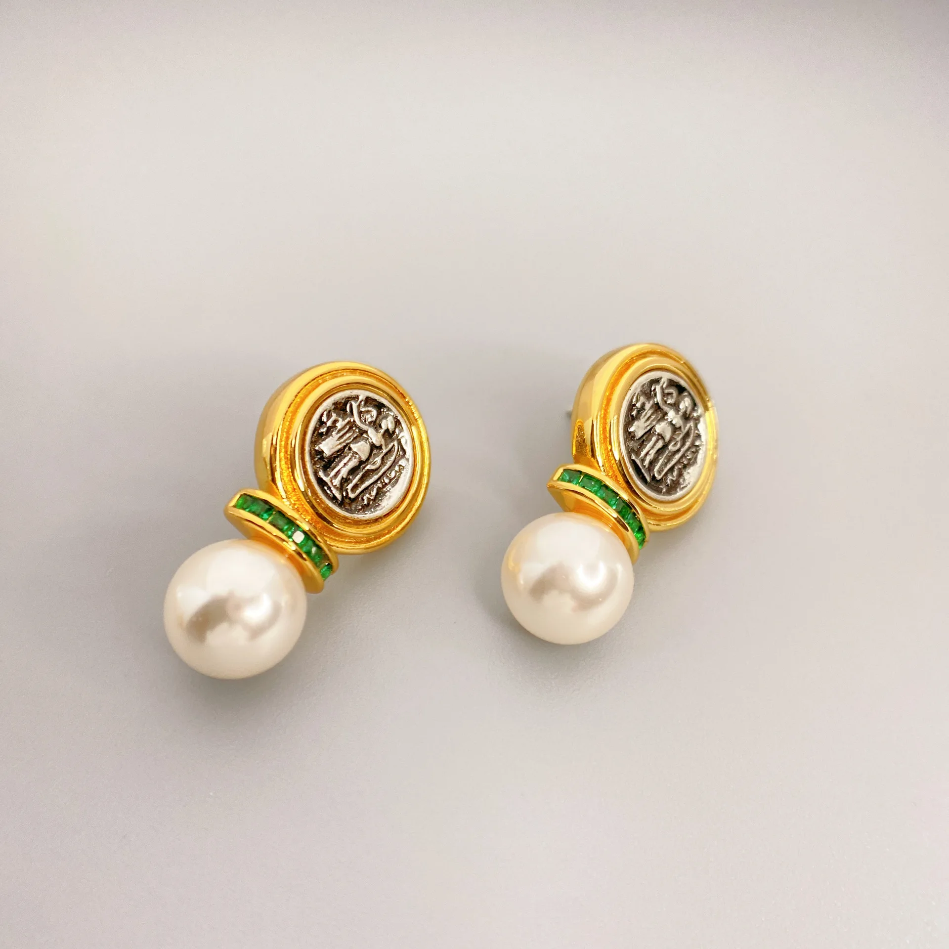 

Серьги-гвоздики с покрытием из позолоченной латуни, 18 К