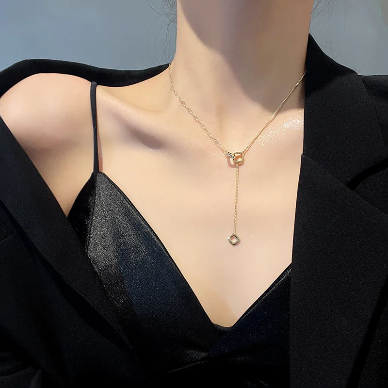 

Minimalist Geometric Pendant Necklace for Women Pearl Clavicle Necklace Butterfly Long Chain Fashion Jewelry Statement Girl Gift