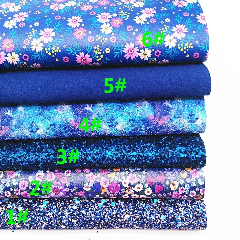 Синие блестящие кожаные листы с цветочным принтом
