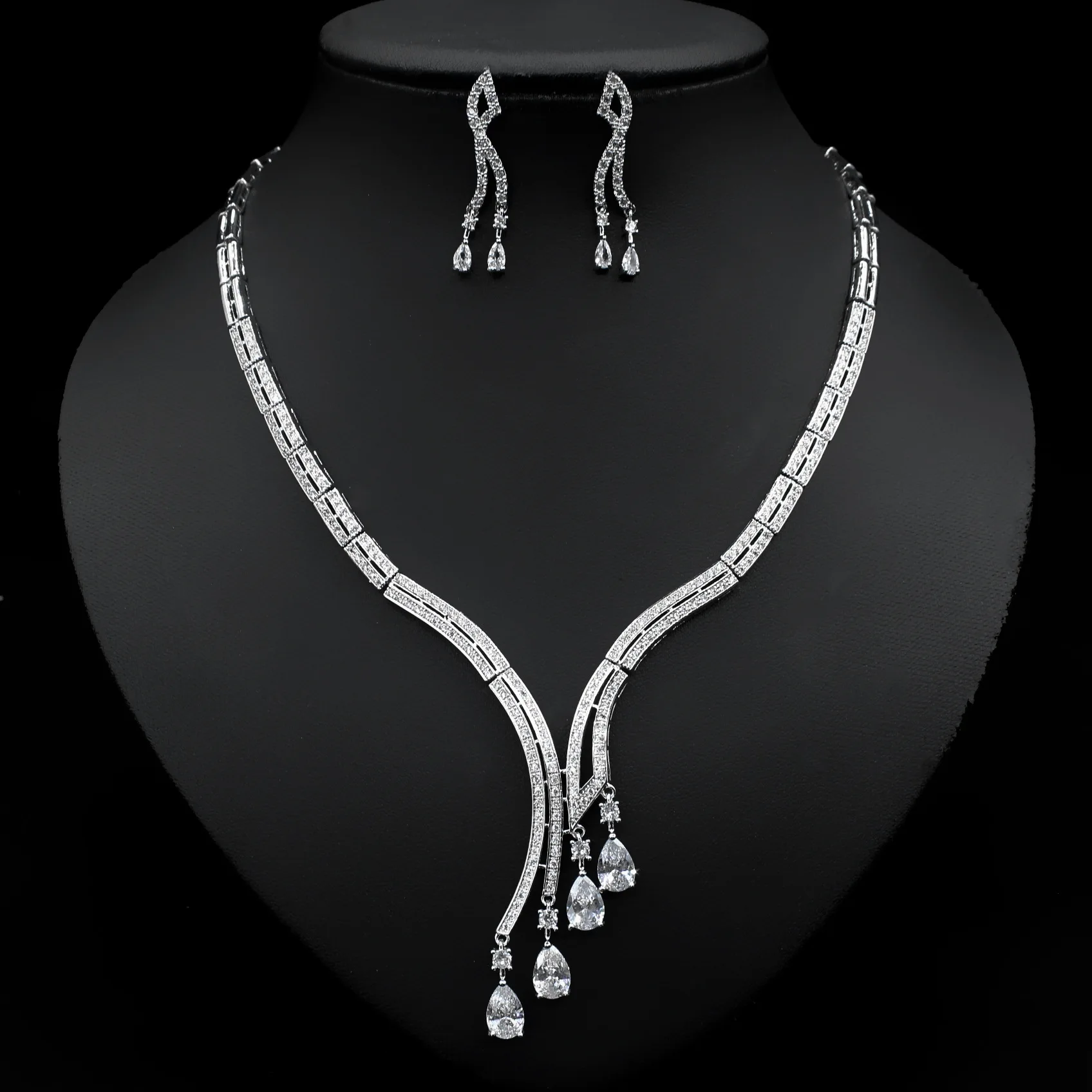 

Funmode Uropean and American Personality Water Drops Zircon Earrings Clavicle Necklace Niche Jewelry Bride Set FS363