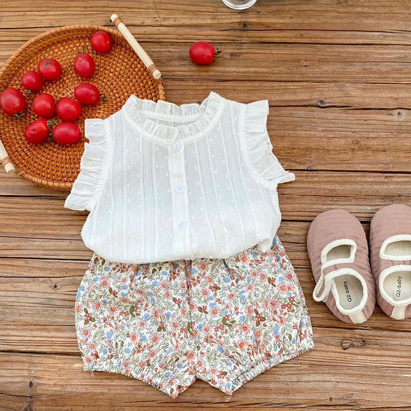 

INS Summer Baby Sets Infant Solid Color Flying Sleeve Top Shirt + Floral Bloomers Baby Girls Flower Embroidered Clothes Suit