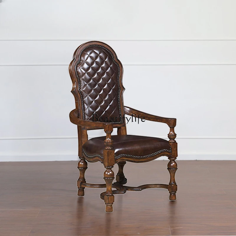 Чистый красивый деревенский кожаный обеденный стул из массива дерева красного