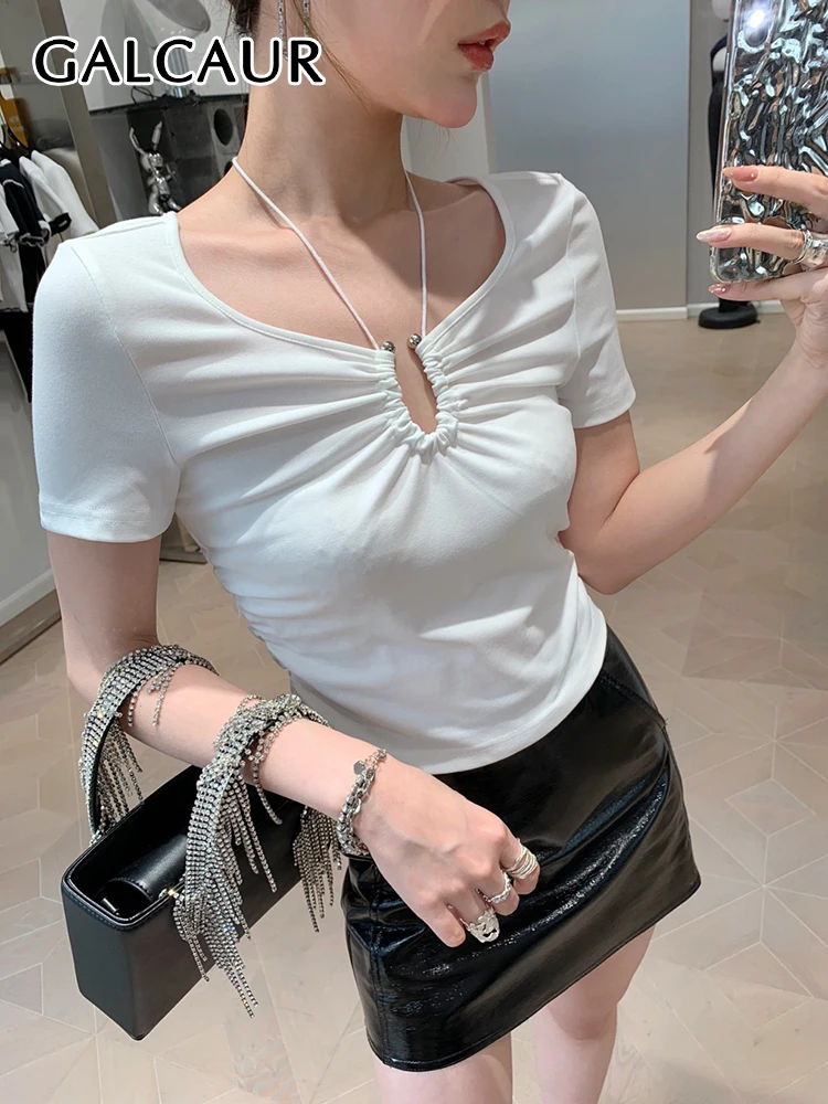 

Женская футболка с коротким рукавом, круглым вырезом и складками