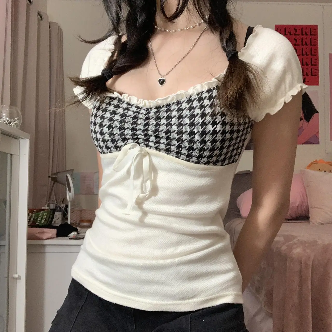 

Женский укороченный топ с бантом, с пышными рукавами