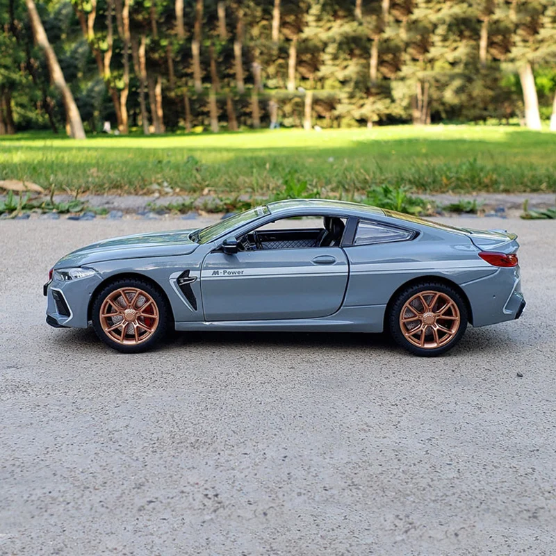 

1:24 Alloy M8 Manhart MH8 800 Diecasts & Toy Vehicles Metal Car Model Sound and Light Pull Back Collection Kids Toy Gifts