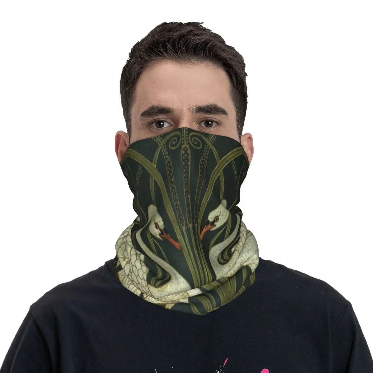 Шарф-маска в стиле арт-деко с рисунком лебедей и расков |