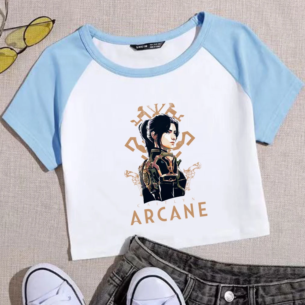 Укороченная женская футболка с коротким рукавом и круглым вырезом