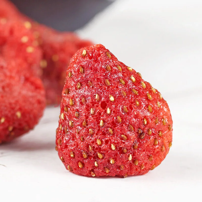 

Organic Strawberry Freeze Dried Fruits Snacks Chunks Non-GMO 100% Natural Processes Bake Material Cake Decorate 100g