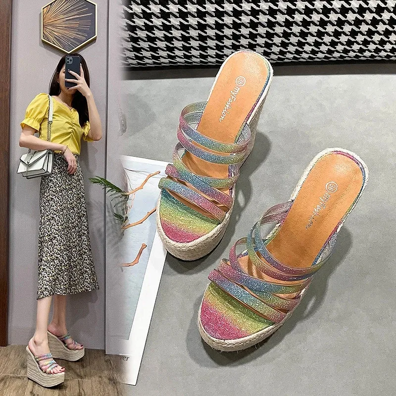 Шлепанцы женские на очень высокой танкетке повседневные пляжные сандалии