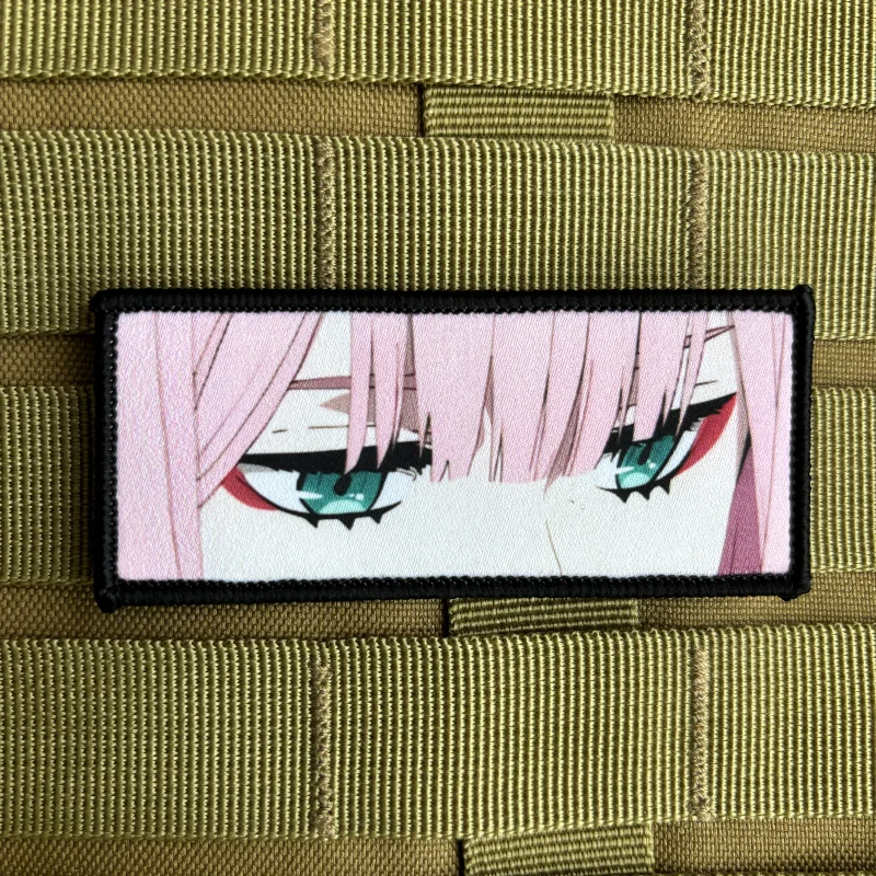 Фото ВОЕННЫЙ ЗНАЧОК Zero Two Eyes для морального духа в стиле аниме Дарлинг в Германии искусственный крючок и петля с принтом тактические военные искусства №2