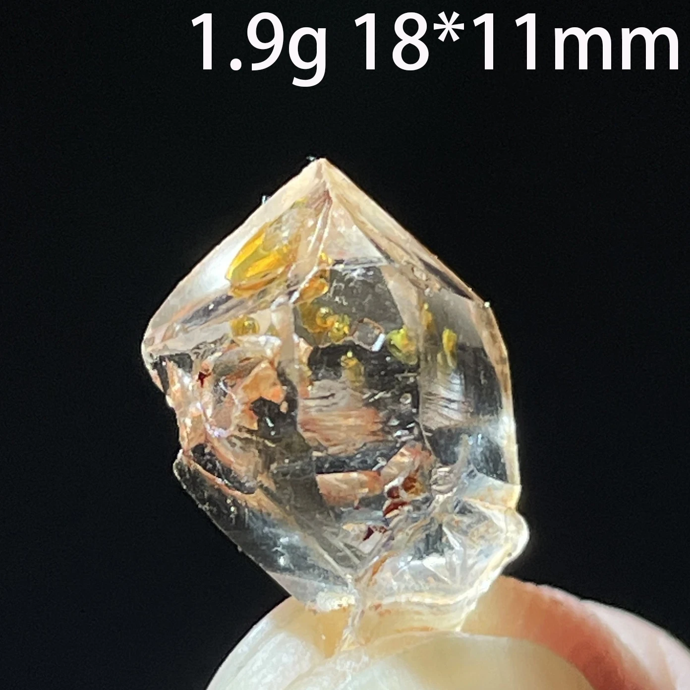 

Кристалл из красного глиняного масла