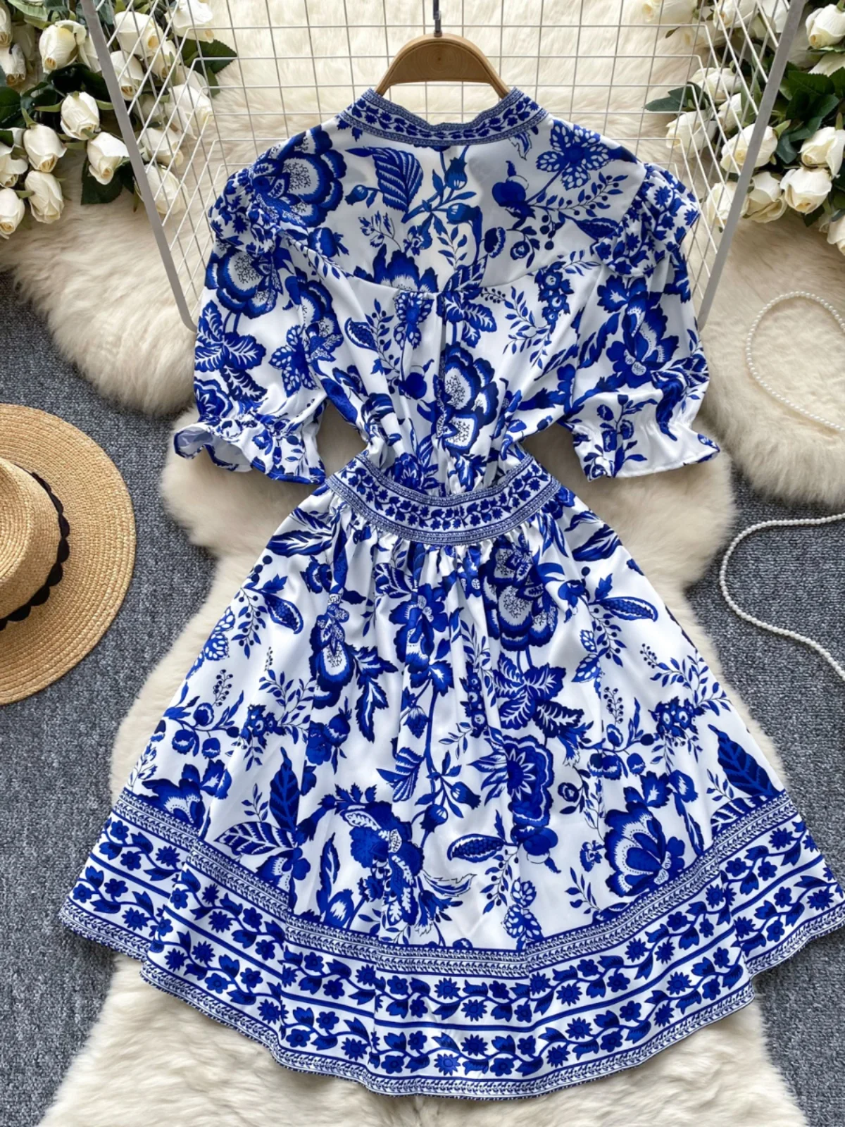 Платье женское ТРАПЕЦИЕВИДНОЕ с принтом V-образным вырезом и пышными рукавами